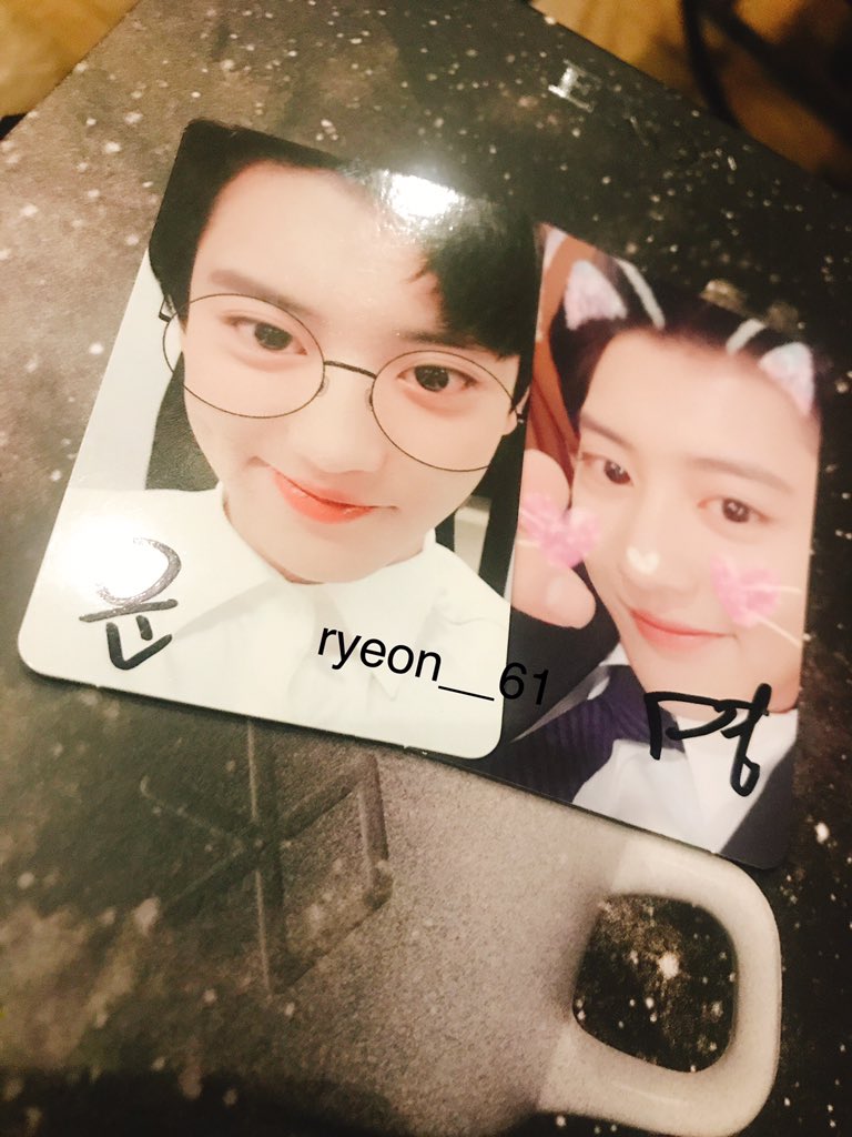 porkscoinerc's tweet photo. 171230 "Universe" fan-sign
when op said she got signed by chanyeol last yr on Dec 30th and this yr on the same day, chanyeol said it's destiny~ and she got glasses chanyeol pc 19 times, he said it's destiny again so he wrote "(des)(tiny)" on the photocards
(cr: ryeon__61) https://t.co/U256oSB4gZ
