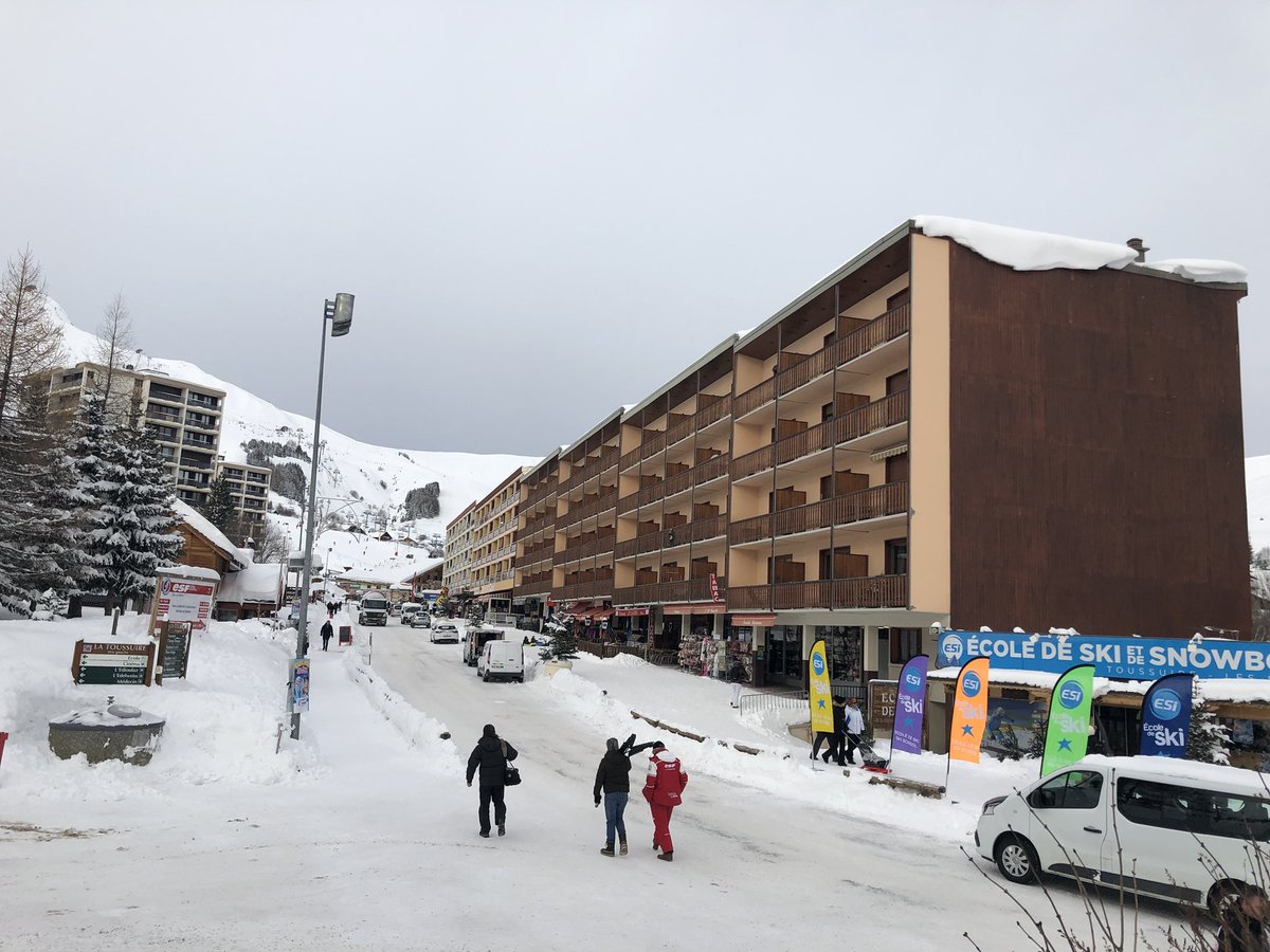 LaToussuire's tweet photo. Retour à la normale pour l’accès à la station. Pneus neige nécessaires uniquement pour monter la route des Champions vers Comborcieres. Bienvenue dans vos vacances! https://t.co/8VxAcMdJGD