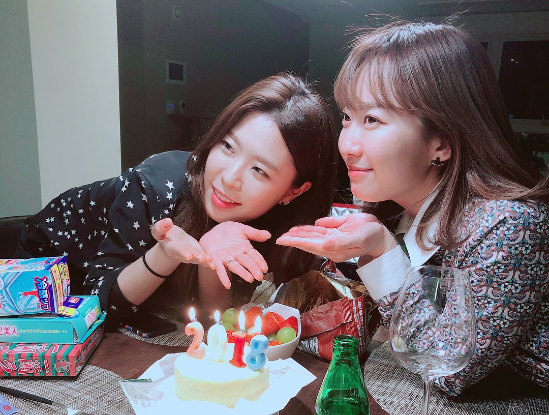 PSH_Translate's tweet photo. #ParkShinHye #IG_post #Dec_30
"We did a great job and hard work in 2017❤
It's been a long while since I spent year-end holiday with my friends..h It's so great that I'm with you all❤ I love it! I love it so so much💕" https://t.co/LZC1u3n7Sd
