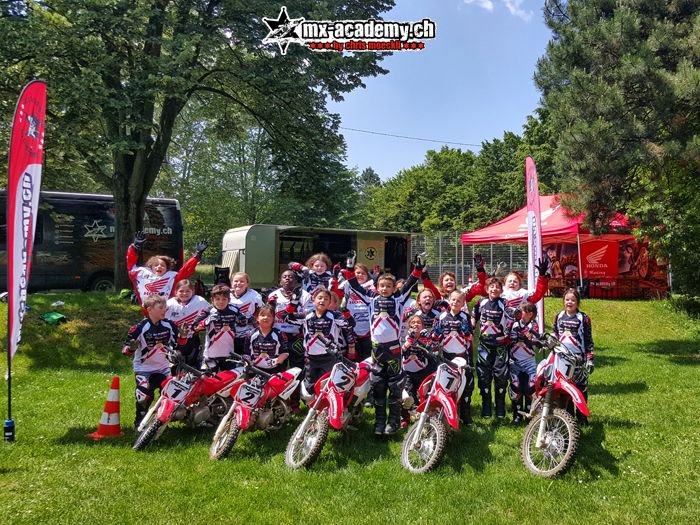 ChrisMoeckli's tweet photo. Kinder Motocross in der MX-Academy lässt Kinderträume wahr werden!
#kindermotocross #minimotocross
@mxacademy
#honda #motocross #switzerland #mxacademy #zurich #schweiz #winterthur #training #thurgau #motorsport #stgallen #dubai #frauenfeld #fun #action #enduro #ktm #yamaha https://t.co/qPwkwi75Qk