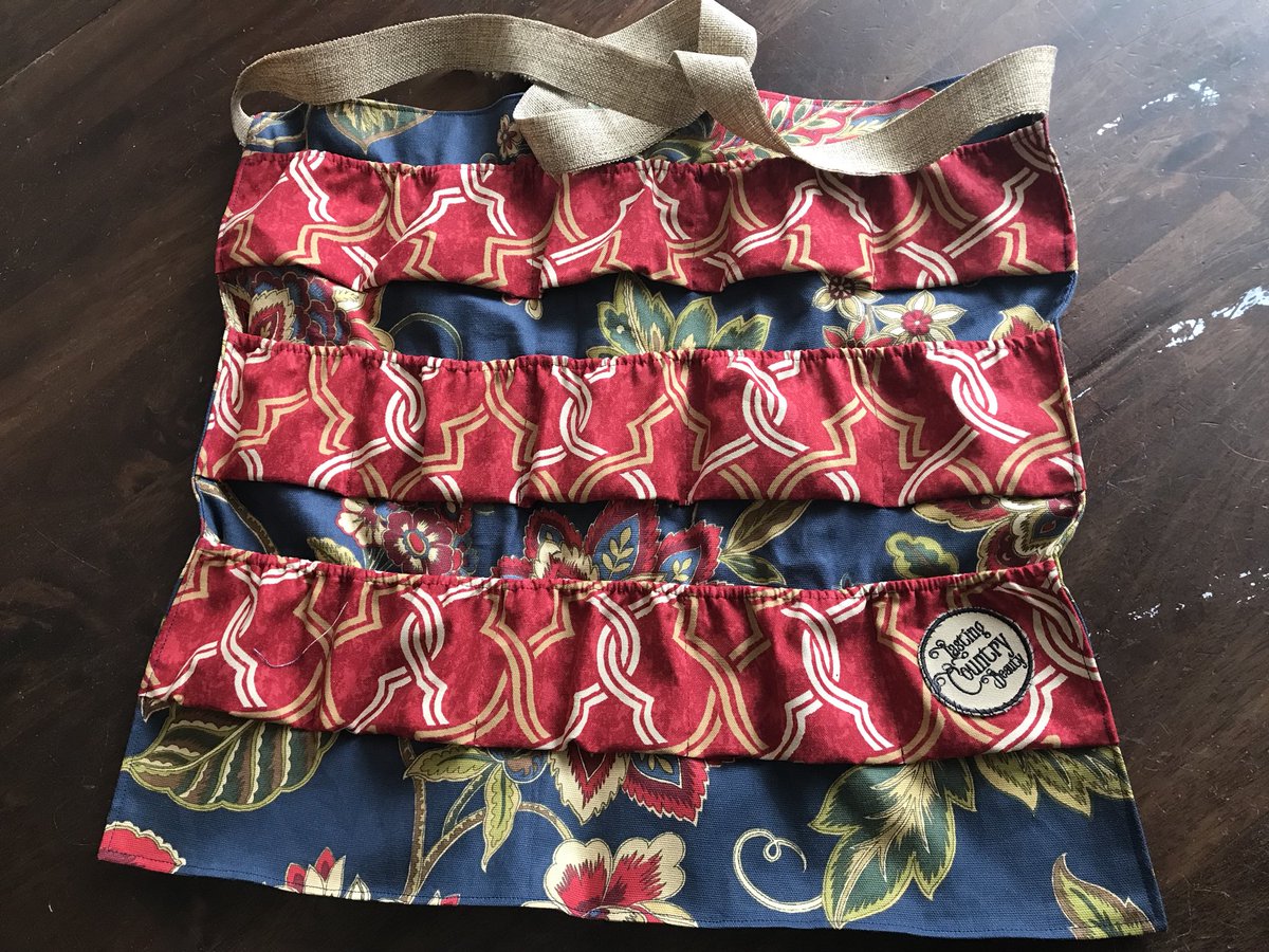 LCBcountrymamas's tweet photo. Busy busy sewing some beautiful and practical egg aprons!  Check out more https://t.co/38CSh1uLVx #handmade #etsy #eggaprons #collectingeggs #chickens #eggapron #raisingchickens #homestead https://t.co/PrWD7t2Rq0