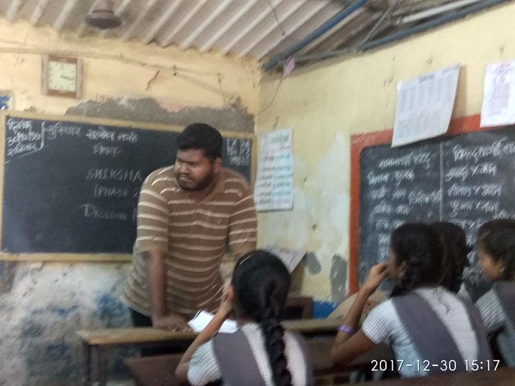 BhagyaNirphara3's tweet photo. #The_First_Session_Of_A_Shiksha_Second_Phase_Are_Conducted_Zone3_And_Zone4_At_Shiksh_School  
#30_December_2k17 
#Rotaract_50 
#Ekatra_3142 https://t.co/Biuq2JS7Cj