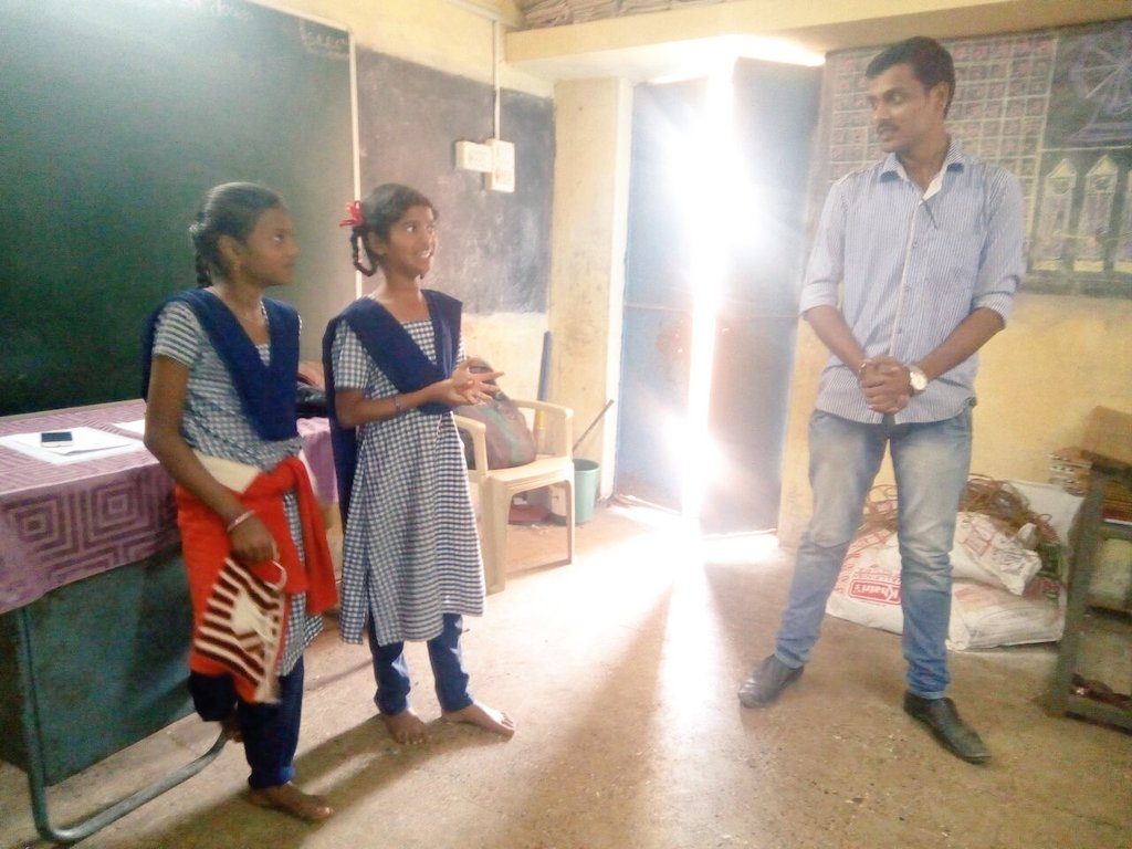 BhagyaNirphara3's tweet photo. #The_First_Session_Of_A_Shiksha_Second_Phase_Are_Conducted_Zone3_And_Zone4_At_Shiksh_School  
#30_December_2k17 
#Rotaract_50 
#Ekatra_3142 https://t.co/Biuq2JS7Cj