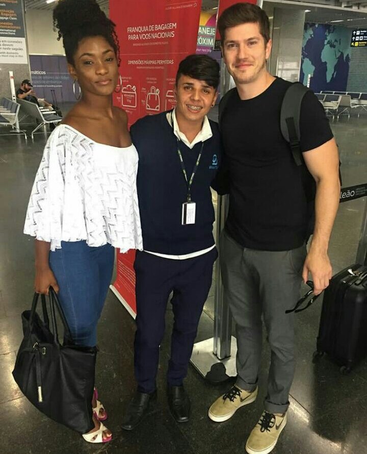 Bruquel2017's tweet photo. Um novo ano abençoado pro casal mais lindo!!! ❤❤❤❤❤❤
Feliz 2018 pra esse casal que a gente respeita!!!
#CaEri #Bruquel #OOutroLadoDoParaiso https://t.co/830dMTckC5