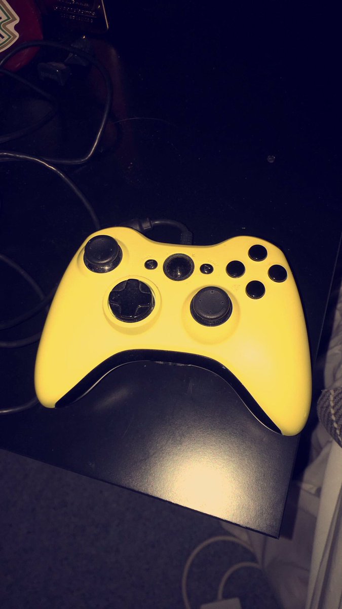 BeanoooEU's tweet photo. ➡️EASY GIVEAWAY!
Anyone want my Scuff Controller?

TO ENTER:
1. MUST Follow: @OMGItsRiotFTW 
2. RETWEET This Post 
3. TAG 3 Freinds

@HyperRTs @ShoutGamers @GamerRTer @NightRTs @AlienRTs @TwitchSharing @CalzhyRTs @RogueRTs @Relay_RTs @TwitchSharer @GFXCoach @DestelloRTs @WE_RTs https://t.co/2aEQt5Tkl2