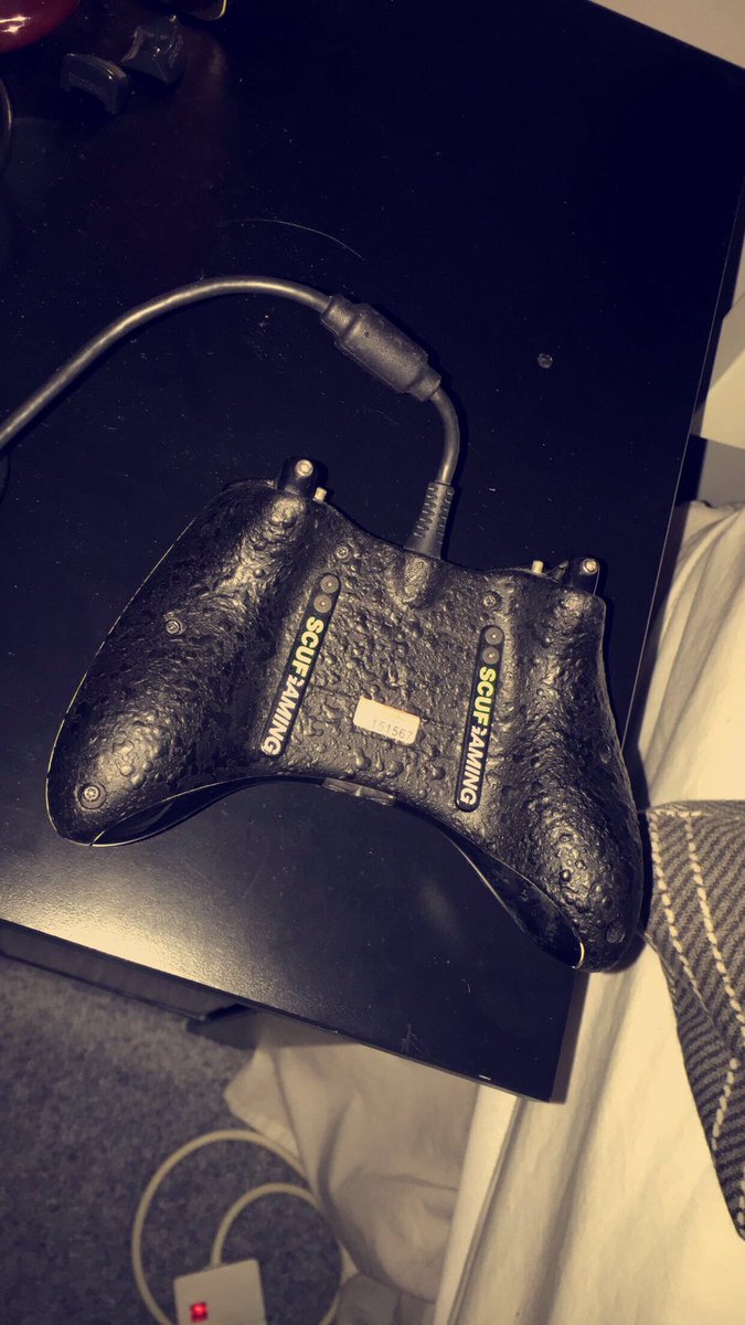 BeanoooEU's tweet photo. ➡️EASY GIVEAWAY!
Anyone want my Scuff Controller?

TO ENTER:
1. MUST Follow: @OMGItsRiotFTW 
2. RETWEET This Post 
3. TAG 3 Freinds

@HyperRTs @ShoutGamers @GamerRTer @NightRTs @AlienRTs @TwitchSharing @CalzhyRTs @RogueRTs @Relay_RTs @TwitchSharer @GFXCoach @DestelloRTs @WE_RTs https://t.co/2aEQt5Tkl2