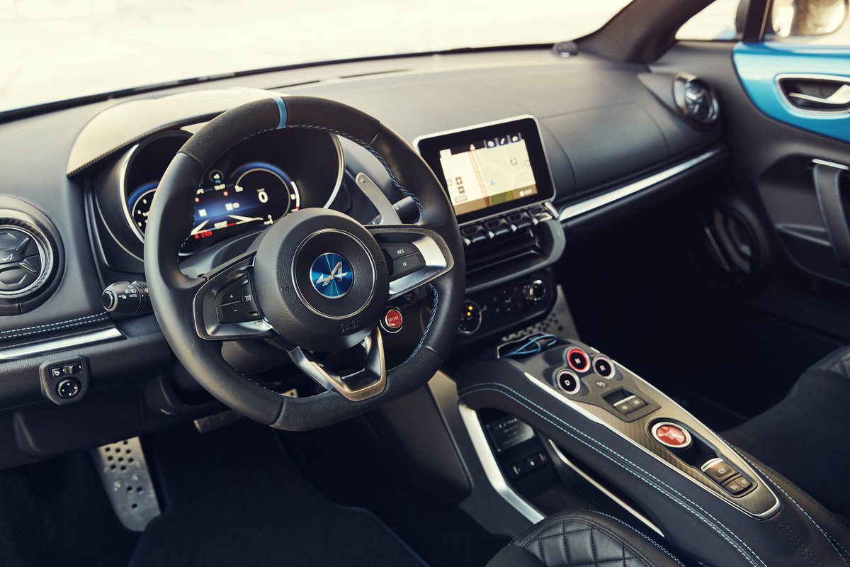 auto55be's tweet photo. De eerste nieuwe Alpine in bijna 30 jaar. Daar valt wat over te zeggen. #test #autotest #rijtest #testverslag #alpinecars Zie https://t.co/sxuBfBw97T https://t.co/UT1SblbPsC