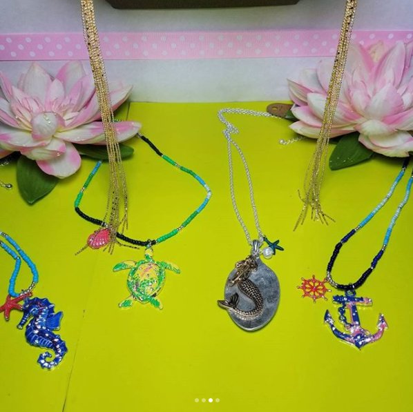 sensibling's tweet photo. 🏝🏖Let the Sea Inspire You🌊🏊‍♂️~ Let's Be Mermaids 🐳🐬🐠🦑🦀🐡🐙🐋
#seainspired #sealife #mermaid #starfish #seaglass #shell #glassbottle #anchor #seaturtle #clam #sensibling #instfashion #jewelryofig #jewelryoftheday #fashionnecklace #fashion #fashionforward #collarnecklac https://t.co/7L6pS7bCie
