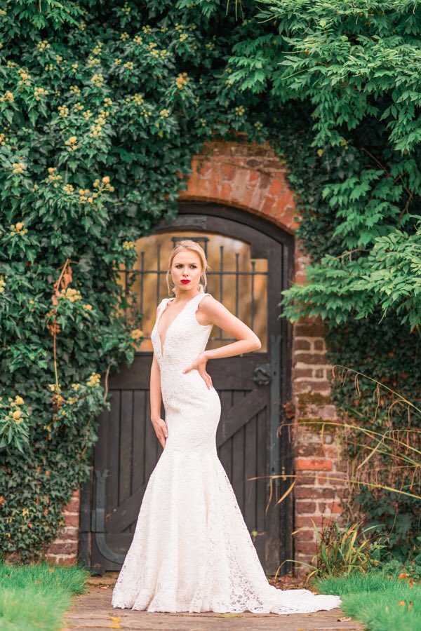 steffigreen1's tweet photo. ‘There is a shade of red for every woman.’
- Audrey Hepburn
Dress by @ audrey.ashley.couture
Photography @ ioanaporavweddings
Hair and makeup @ ingrid_makeup
#shoot #wedding #bridal #bride #couture #fashion #makeup #makeupartist #mua #blonde #model #bridalmodels #redlipstick https://t.co/qLyvWXwln3