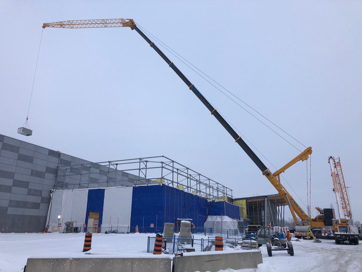 bighook19's tweet photo. 290’ radius @ GE’s new plant in Welland #LTM1500 #airunits https://t.co/8WxZH2LIeY