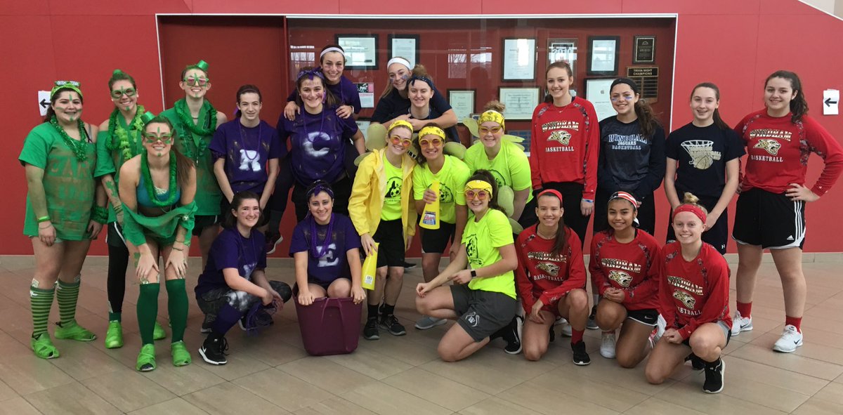 CoachHakyNH's tweet photo. And so it begins, The Amazing Race, Season 3. (Not pictured some how Steph Davis) #wheressteph https://t.co/6HPMeBgIuC