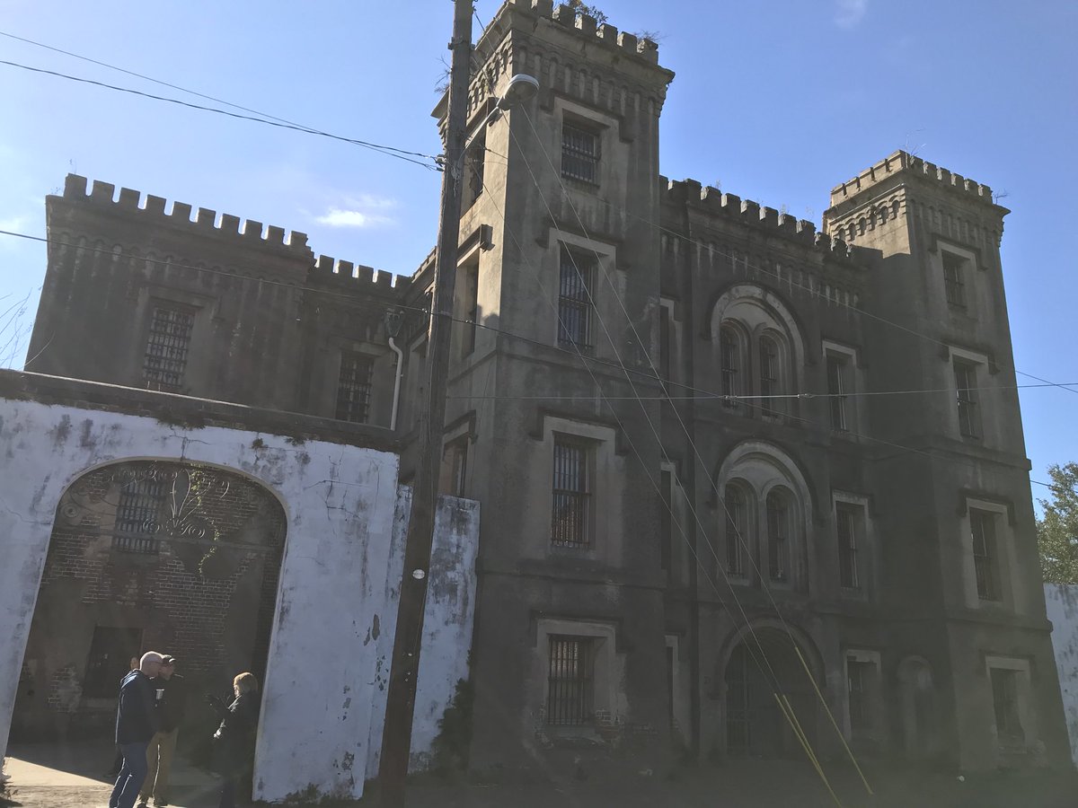 flipflopsnfloo's tweet photo. Having a tourist day in downtown Charleston. First up - a tour of the Old City Jail! https://t.co/CSyVD7J053