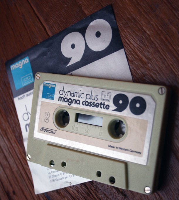 tapemonitorblog's tweet photo. This one is rather Christmasy green. Playing it back, it turns out to be really suitable for Christmas! More in the blog post: https://t.co/c9Ng2usAtN #cassette #compactcassette #vintageaudio #cassetteculture #analog #analogue #c90 #audio #magna #magnacassette #dynamicplus https://t.co/GDb5BGnblA