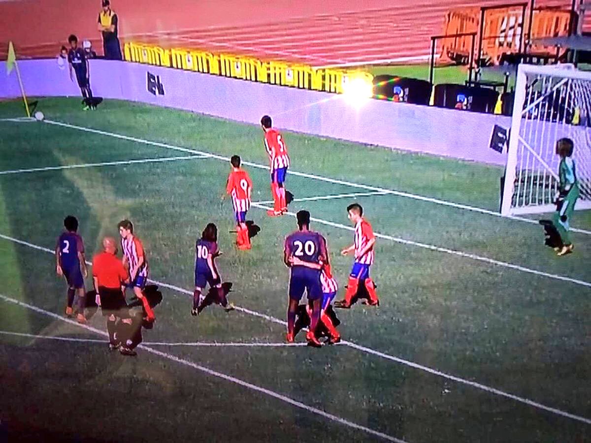 ActuFoot_'s tweet image. La taille du numéro 20 des U12 du PSG. 😳