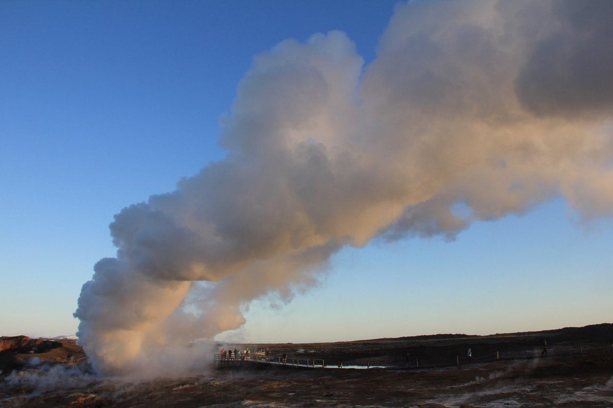 TitianTiger's tweet photo. Iceland, the land where clouds are born. #clouds #steam @icelandinspired https://t.co/YVemdAugZu