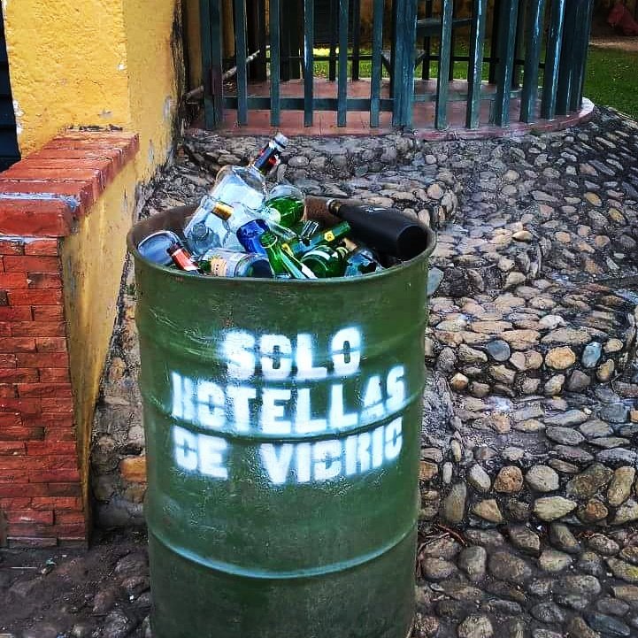 TierraVivaVzla's tweet image. En 2017 recibimos apoyo de la iniciativa @Retoconcausa para el proyecto @miciudadrecicla  que permitió recaudar fondos que fueron entregados al Comedor Jesús de Nazaret, ubicado al sur de Valencia y que beneficia diariamente a 125 niños. #25Años #Aniversario