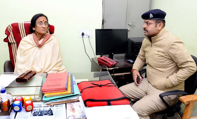 रीता बहुगुणा जोशी ने महिला शरणालय में रखी गई मदरसे की लड़कियों का लिया हाल-चाल dainikbhaskarup.com//news/up/story… #UttarPradesh #News <a href="/RitaBJoshi/">Prof. Rita Bahuguna Joshi</a> <a href="/MinistryWCD/">Ministry of WCD</a> #madarsa