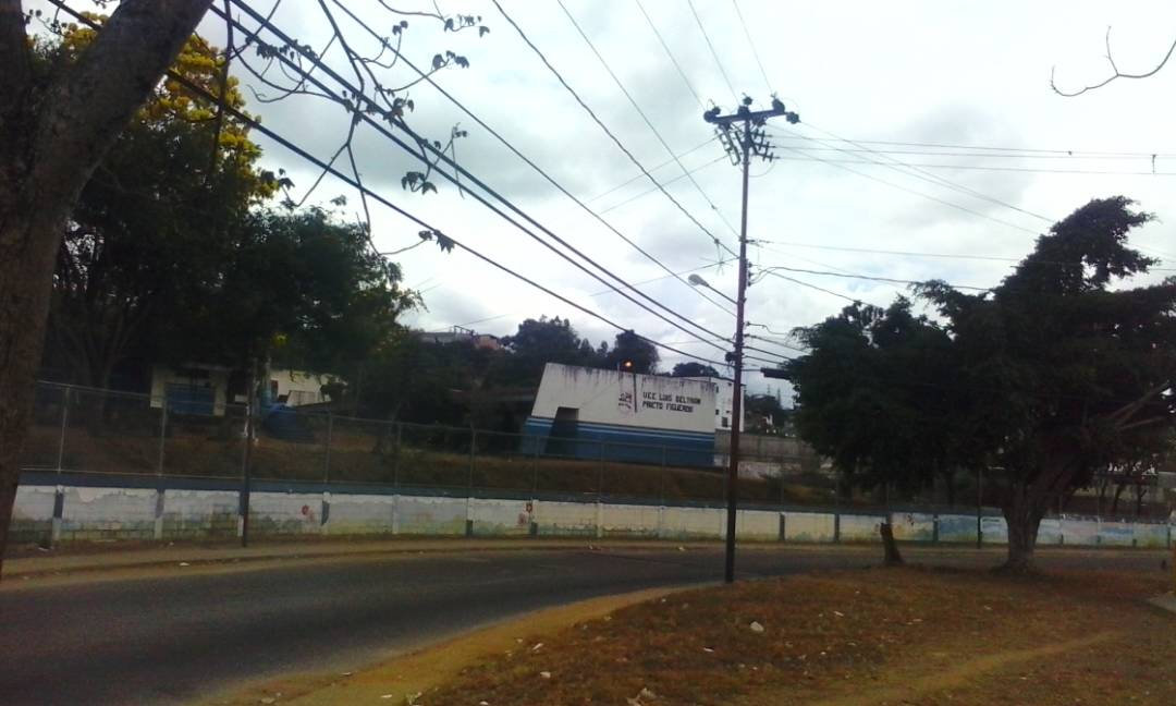 gustavorinc_n's tweet photo. En este momento, IASPMUPAL presente en Tarabana 3 recolectando basura #JuntosYJutasEsMasSencillo https://t.co/MD6UJDkTNv