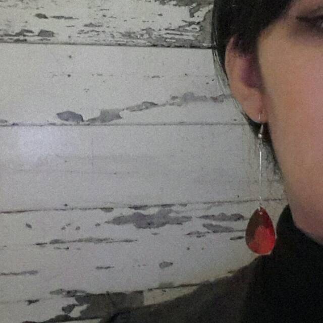 rumahratu's tweet photo. Saya menjual Anting teardrop seharga Rp25.000. Dapatkan produk ini hanya di Shopee! https://t.co/BPx6chk49C #ShopeeID https://t.co/nvXH5vD5oM