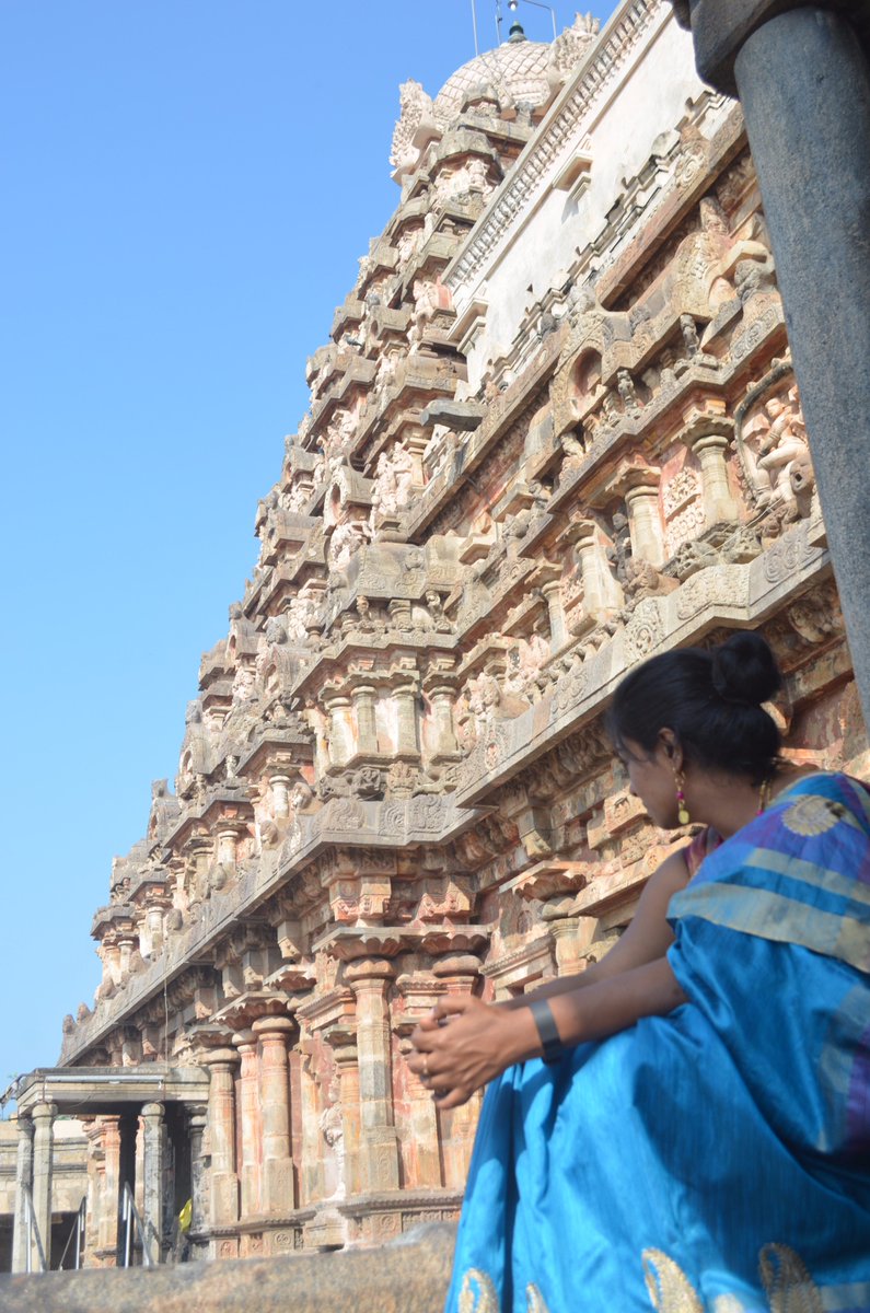 We wrapped up our travel for2017 at #thegreatlivingcholatemples 
#airavateshwartemple #darasuram #IncredibleIndia #UNESCOworldheritagesite #tamilnadutourism #discovertamilnadu #visitindia #templesofindia #womenbloggers #travelblog