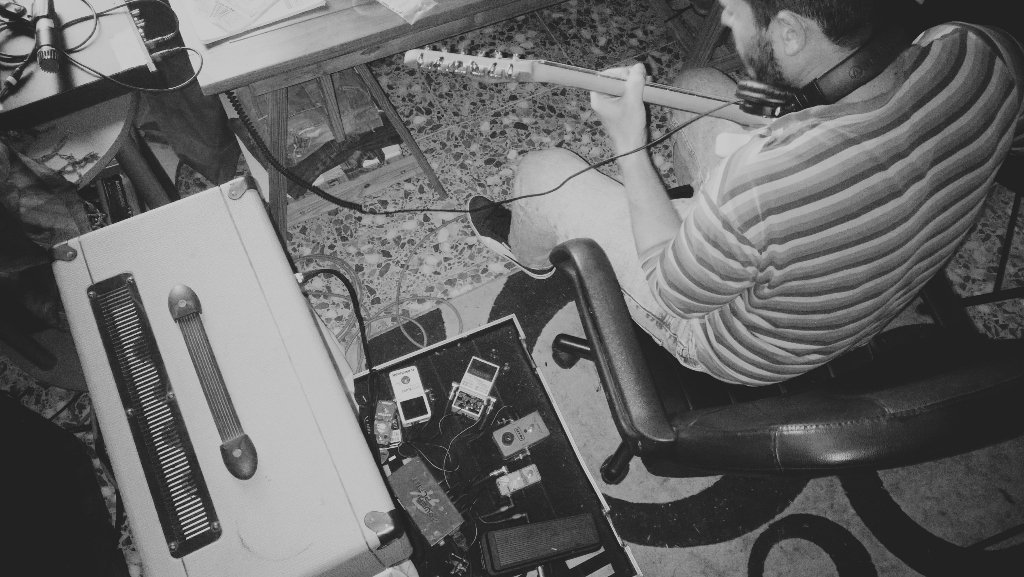 jossjefferson's tweet photo. Recording Guitars. We start the year with new material. Happy new year! #record #spacerock #stoner @PaniaguaLD https://t.co/KJhoNEGSZ2