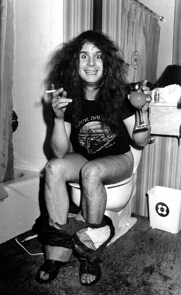 OzzyOsbourne's tweet photo. Goodbye 2017 https://t.co/IQ7Q8S8cYd