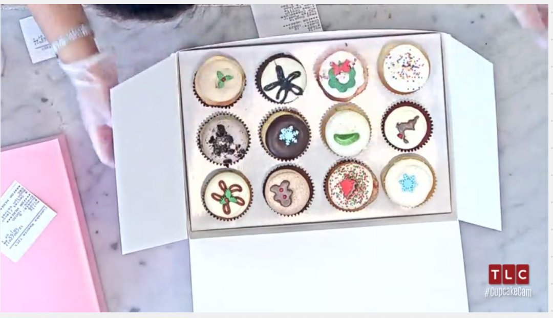 GTownCupcake's tweet photo. #ButterscotchCheesecake!!! Excellent choice! π Watch what flavors everyone is getting today at Georgetown Cupcake LIVE at https://t.co/c84N15DmKn! #PackingCam #CupcakeCam https://t.co/8lLFXEpwUY