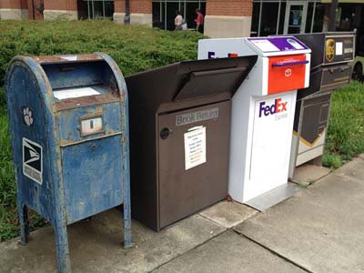 BlissTabitha's tweet photo. If only the Post Service operated like the private sector, vs a gov't agency, eh @POTUS @realDonaldTrump?
Make The @USPS Great Again! 🚚💨📨📭📫🇺🇸
#SaturdayMorning #SaturdayMotivation #tcot #MAGAMail #MAGA2018 https://t.co/6BtFllJS5P
