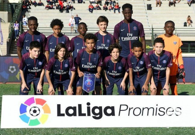 ODDSbible's tweet image. The PSG U12’s team...no way number 20 is under 12 years old 😱😂