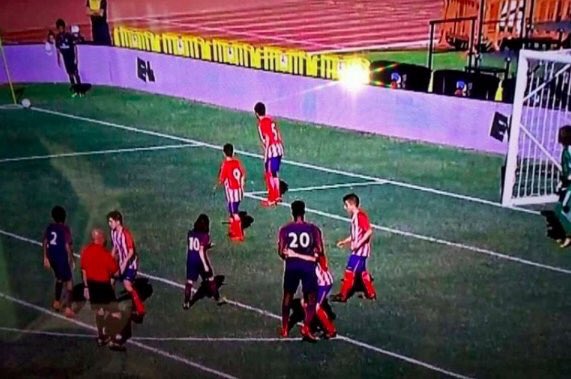 ODDSbible's tweet image. The PSG U12’s team...no way number 20 is under 12 years old 😱😂