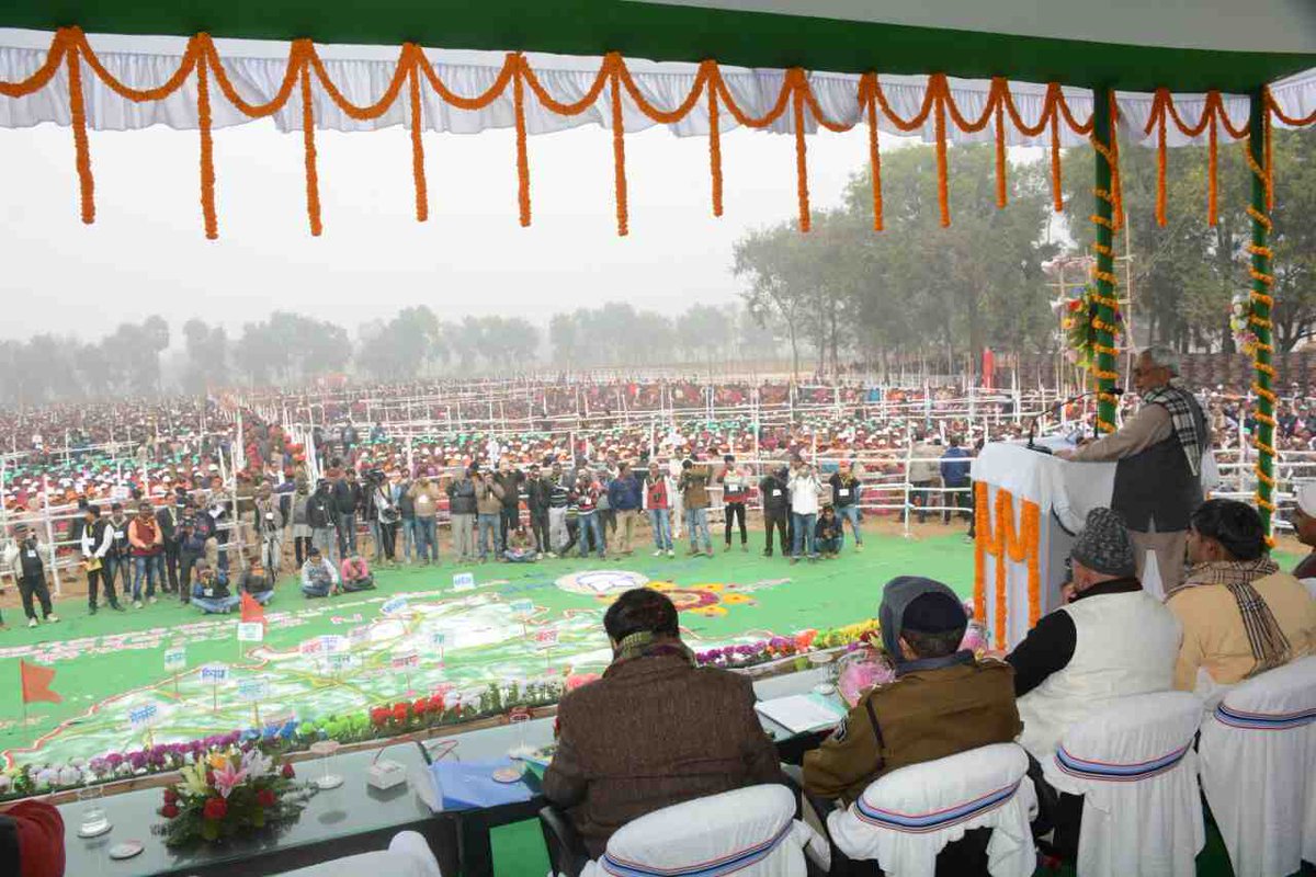Nitish Kumar (@nitishkumar) on Twitter photo विकास कार्यों की समीक्षा यात्रा के दौरान नवादा में योजनाओं के क्रियान्वयन की स्थिति का जायजा लेते हुए। (2/2)
goo.gl/SrXJBh विकास कार्यों की समीक्षा यात्रा के दौरान नवादा में योजनाओं के क्रियान्वयन की स्थिति का जायजा लेते हुए। (2/2)
goo.gl/SrXJBh
