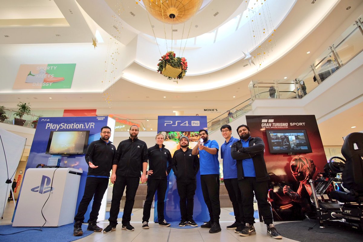 daviwavi's tweet photo. Attention Toronto! Today’s the last day to try out the PlayStation VR - come by and speak to any of these handsome-looking guys to try a demo @ShopSTC @PlayStationCA #itriedpsvr https://t.co/jt68jM7Vs4
