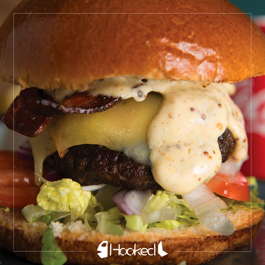 HookedFishBar's tweet photo. Cheese and Turkey Bacon Burger - Free Range grass fed beef burger, with cheese and turkey bacon, tomato relish, shredded lettuce, tomato, red onions and mayo 🍔🍔 https://t.co/PyaeFFCSwL