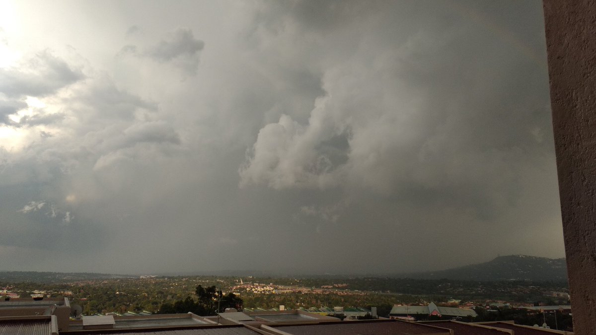 PieterseSaskia's tweet photo. Storm making it's way over Joburg. View from Constantia Kloof.  #WeatherUpdate #gautengweather https://t.co/4bezz0VTYV