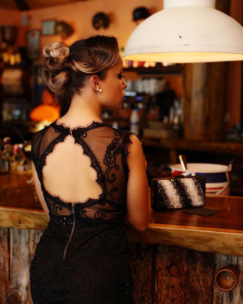 Espaldas que enamoran para despedir este año 2017.
Moda #MioGiogielo Peluquería #ChusSastre 
#Nochevieja #Nochevieja2017 #MisPropositos2018 #Feliz2018 #Eventos #Fiestas