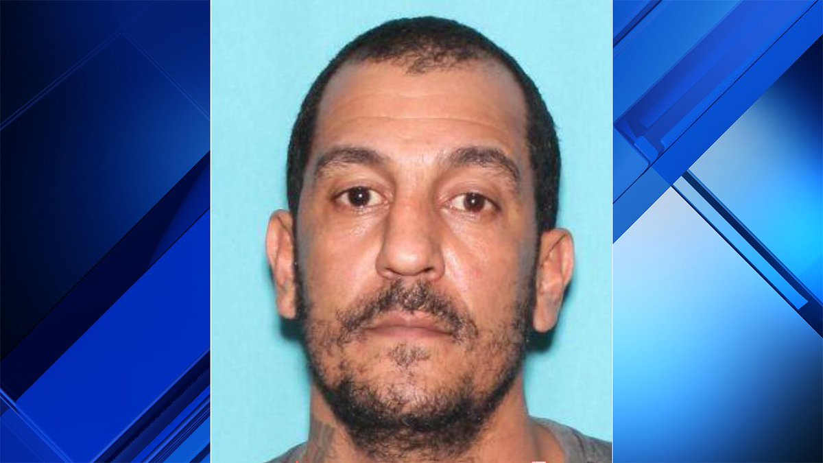 Officer shoots man trying to rob Hialeah Farm Store, police say bit.ly/2q3vXOl https://t.co/5Cv6gxbp4V