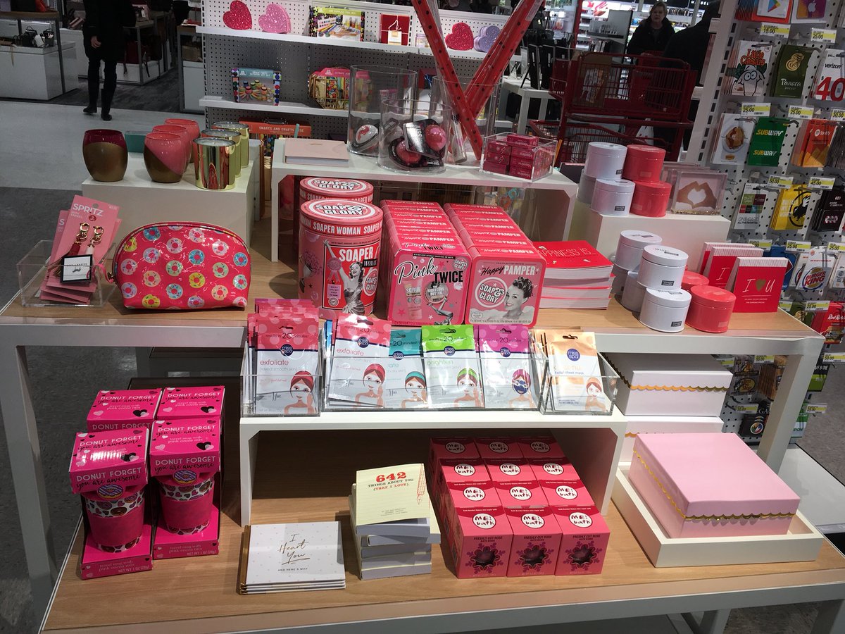 HawthorneJulia's tweet photo. Falling in love with Target @baileybarty88 @Tim_Heit @FreeSushi @mollysconnelly https://t.co/gx497KVwW3