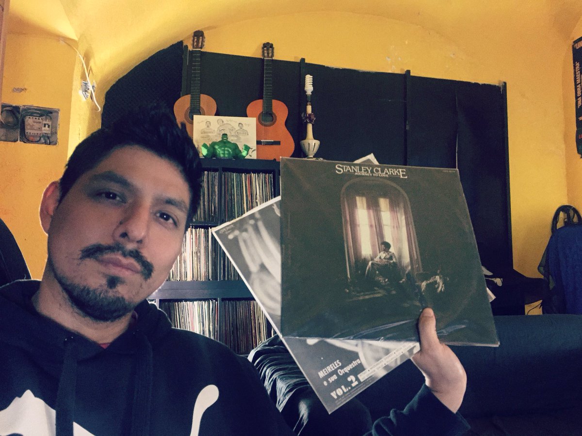 sakerc87's tweet photo. A por el último beat del 2017.
#sampling #producer #remhstudios #comando87 #sakerbeats #granvia #Madrid https://t.co/48iNVaV2uR