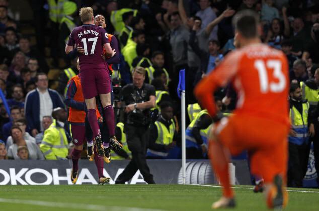 Ultimo_Diez's tweet photo. NUMÉRO 7
Le 2e semestre 2017 aura été marqué par le record de victoires en championnat de Manchester City. La #SharkTeam est sur une série de 18 victoires consécutives, faisant ainsi tomber le record de Premier League, jusque-là détenu par les invincibles d’Arsenal.  #Ultimo2017 https://t.co/5z4Og2Se1C