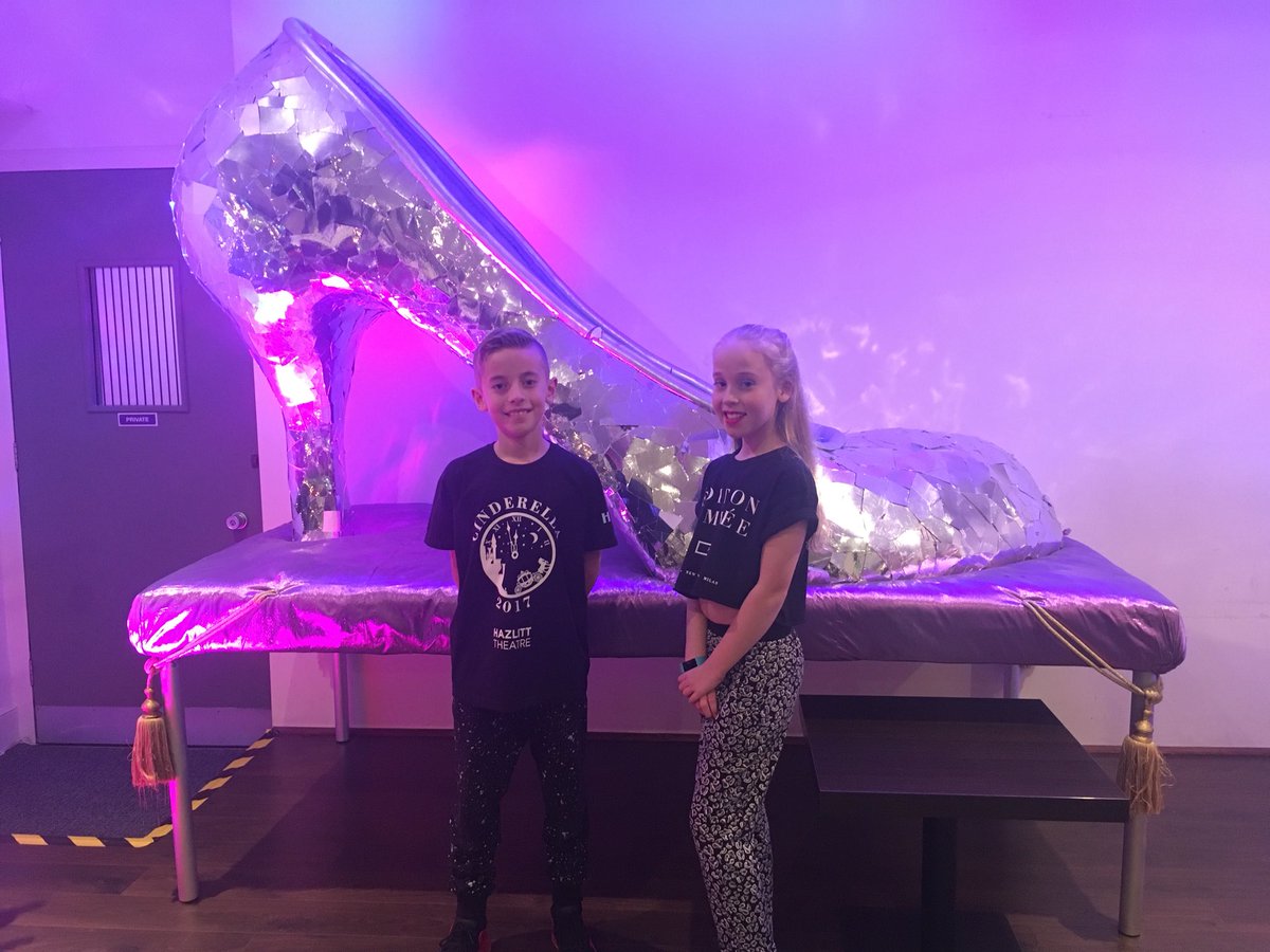 andyandandy1973's tweet photo. Bittersweet - last show for these 2! 💗 for being part of a special Christmas.
@HACMaidstone @MatthewPenning1 @MissLolaLasagne (get well soon both) #AdamBorzone @AndyWatkins38 @Liz_Bright @StefanBooth @Rustie_Lee @candersonactor (u’ll always be Jingles to me)
Hope u like Cookies https://t.co/wxAf4fvasT