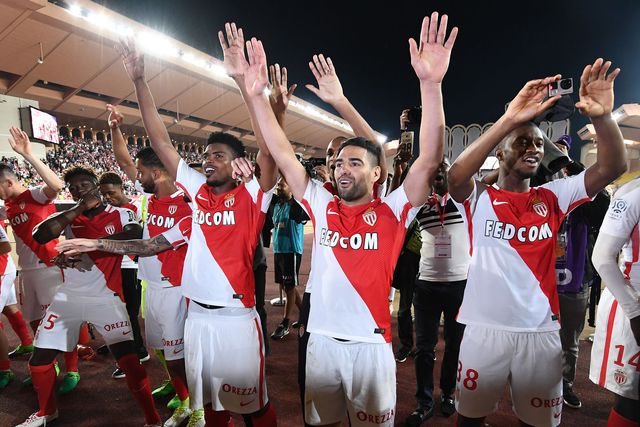 Ultimo_Diez's tweet photo. NUMÉRO 6
En France, l’année 2017 aura été celle de l’AS Monaco. Au terme d’une saison exceptionnelle, le club de la Principauté a mis fin à l’hégémonie du PSG en devenant champion de France. #Ultimo2017 https://t.co/pAszA5p4uM