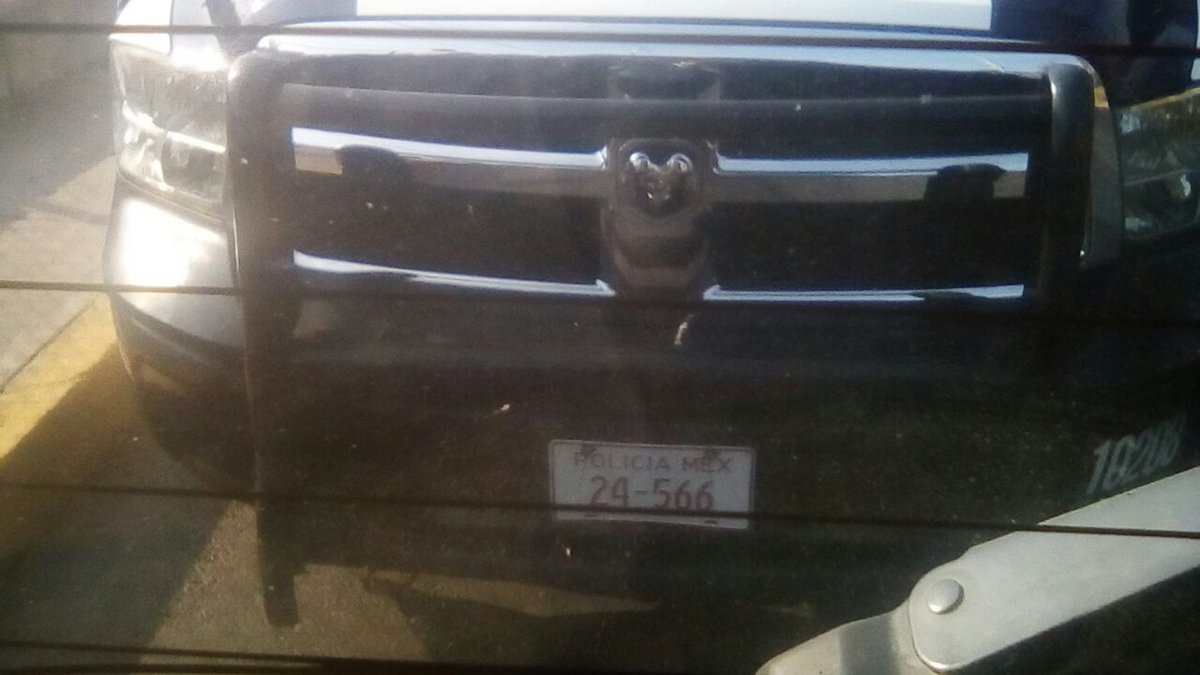 Nohemi_fc's tweet photo. No 😡😡😡 que según  en el @edomex solo los de transito te pueden  infraccionar, pero los municipales de Tlane te extorsionan con $ lasplacas https://t.co/CJ8klKWrSS