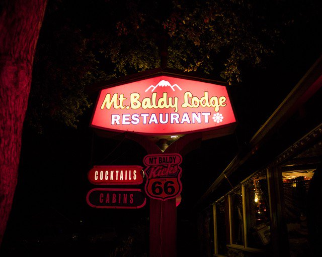 Long rides to mountaintop lodges with hot drinks and the occasional motorcycle gang 👌
#machinesforfreedom #tistheseason
📷<a href="/tracylchandler/">Tracy L Chandler</a>