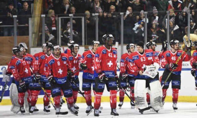 👊 special 👏 to "our" Fabio Rampa <a href="/SwissIceHockey/">Swiss Ice Hockey</a> 🏒team behind the team 🇨🇭#SpenglerCup ❄️#Davos 💪good luck guys for tonight's semifinal 😉#sportsphysio #sportsmed 📸 <a href="/srfsport/">Tob</a> live