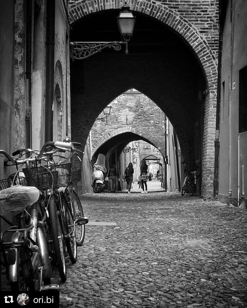 igers_Ferrara's tweet photo. #FeBlackandwhite - Oggi ripostiamo: @ori.bi - Selezionatore: @skynet70 - Admin: @skynet70 - hashtag #igersferrara - via delle Volte
______
#igersferrara #igersemiliaromagna #turismoferrara #visitferrara #ferrara #inemiliaromagna #igersitalia #myferrara #whatitalyis #browsin… https://t.co/fxaoBAyijh