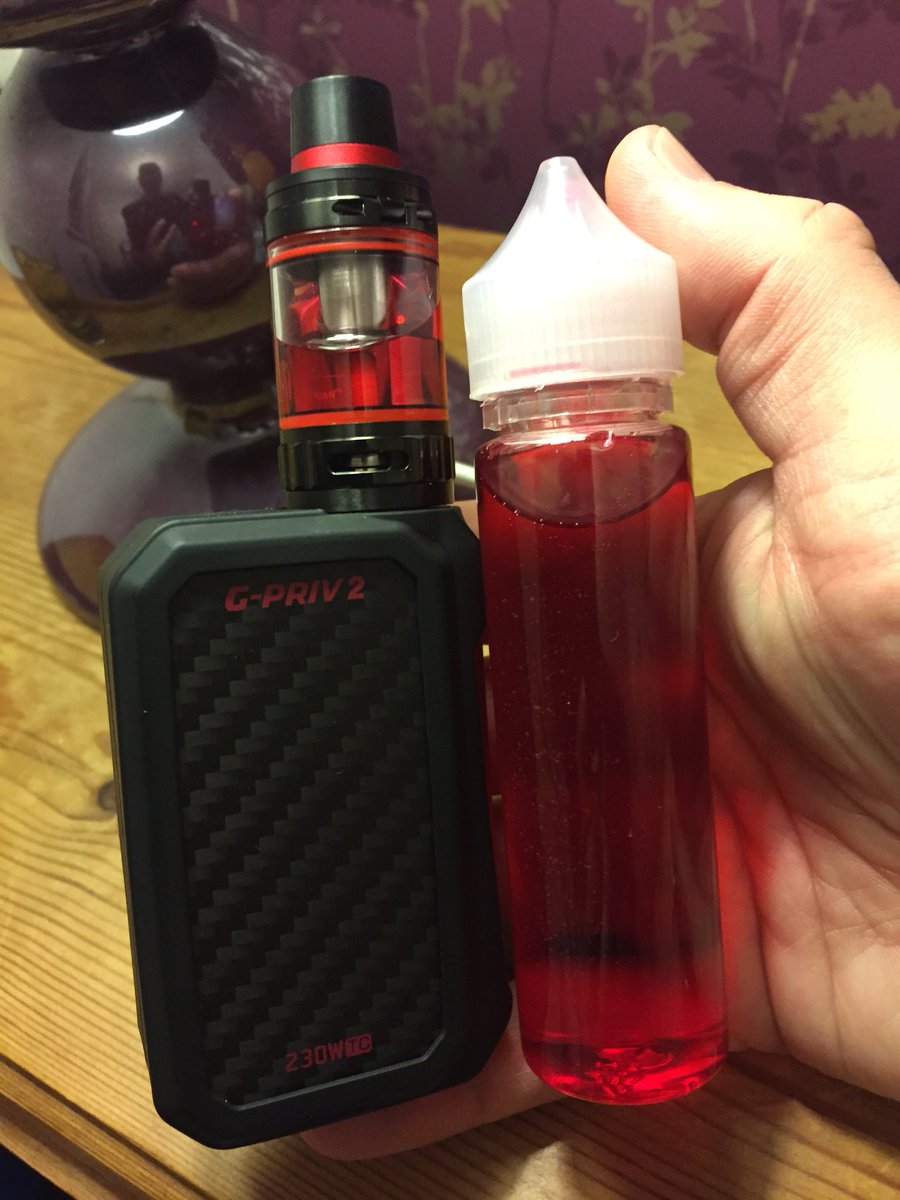 Tonight’s choice of Vape, Uwell Valyrian, Smok Gpriv2 and some lovely Red Astaire😃 #handcheck #happy
