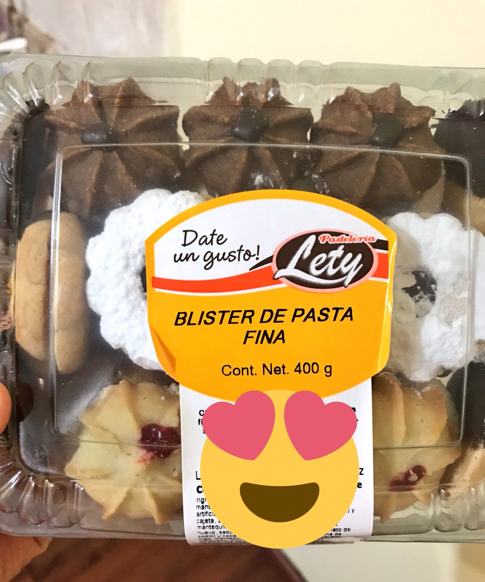 DraPug's tweet photo. Me encanta que mis pacientes me regalen galletitas, me doy #UnGustito #DraPug https://t.co/tFu5mEHCEa
