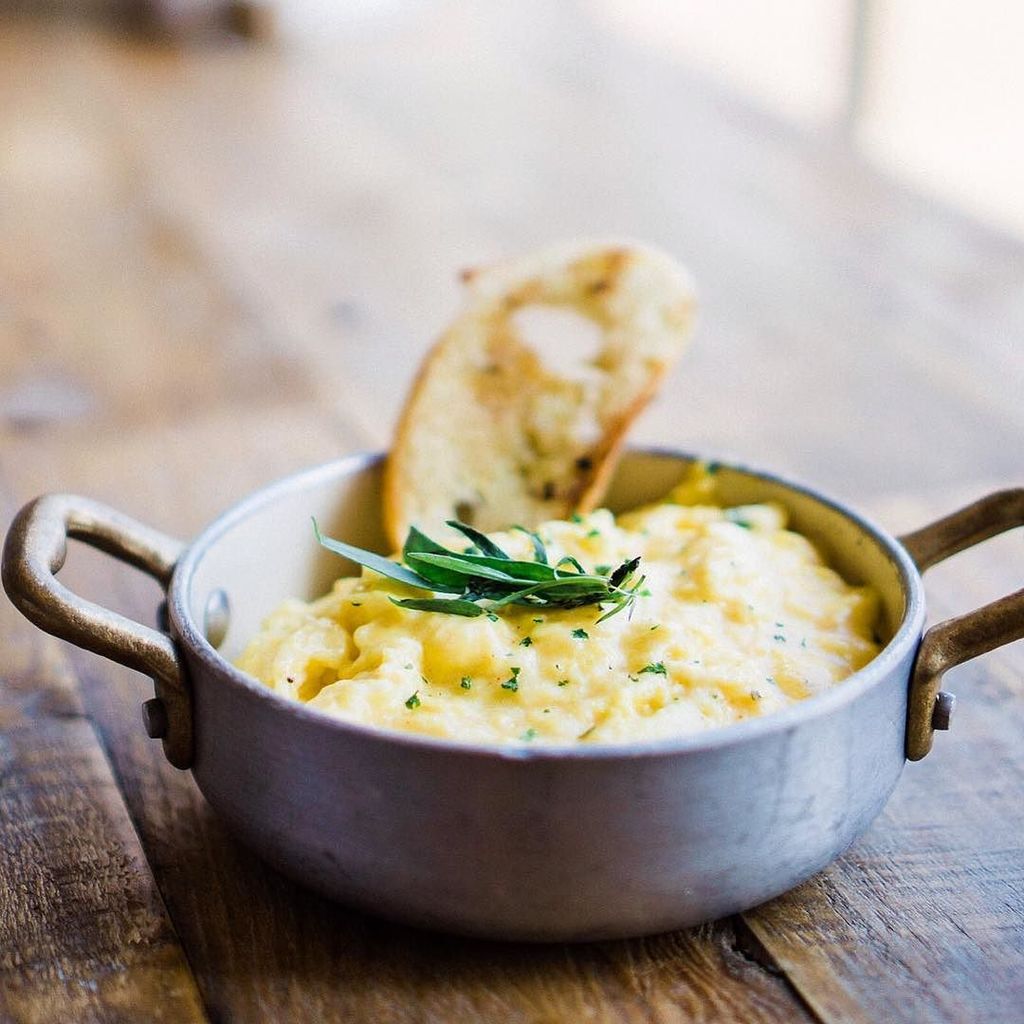 FortuitousFoodi's tweet image. Did you know eggs are pregnancy super food!? We’ve been swapping out our usual fruit and oatmeal with more eggs to up our protein, choline &amp;amp; Omega 3s now that we’re in our third trimesters 🎉🍴🍳 #pregnantsisters #pregnancyfood #eggs ift.tt/2CsswTY