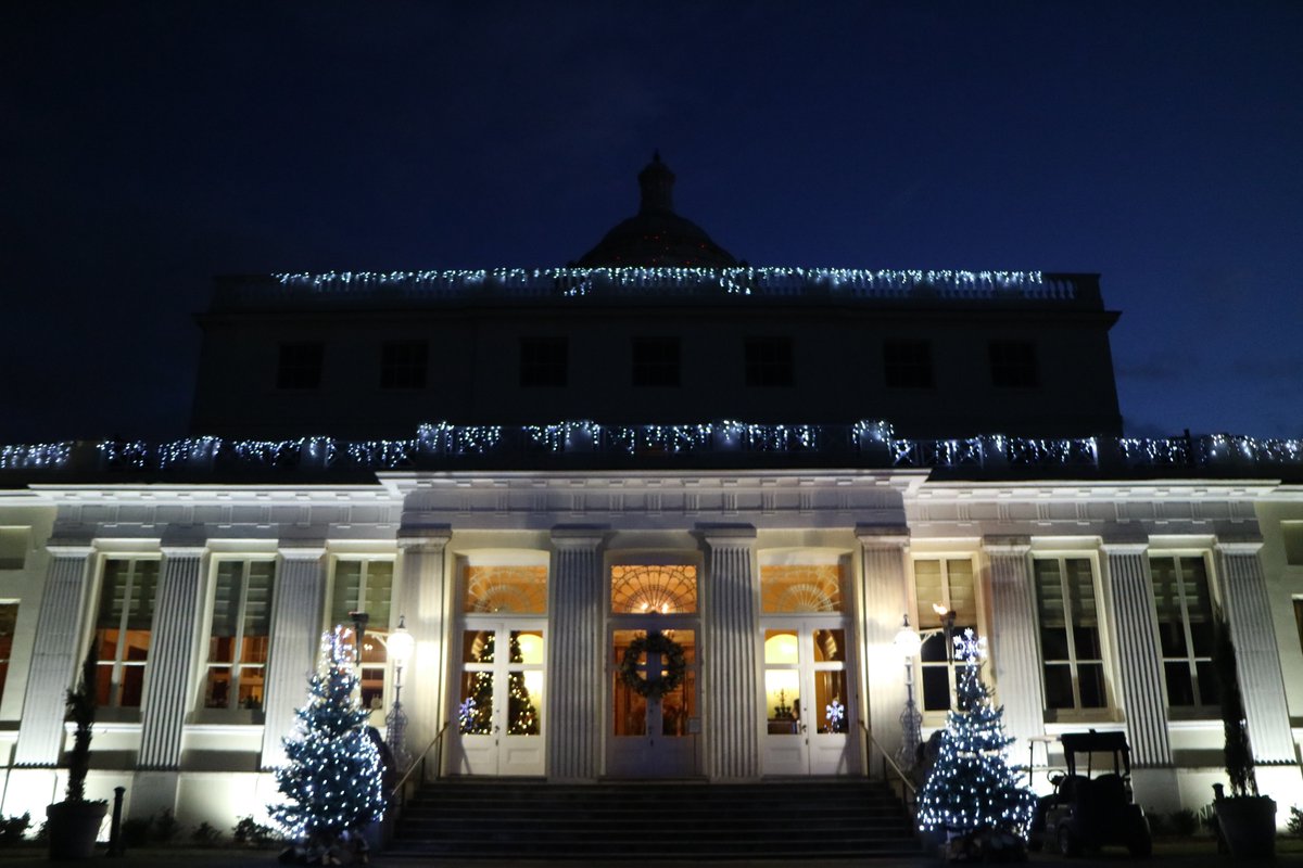 With so many fantastic moments, 2017 will certainly be a year to remember!  We hope to welcome you in 2018, where we’ll be unveiling exquisite new menus and dishes! bit.ly/2zk7CWR