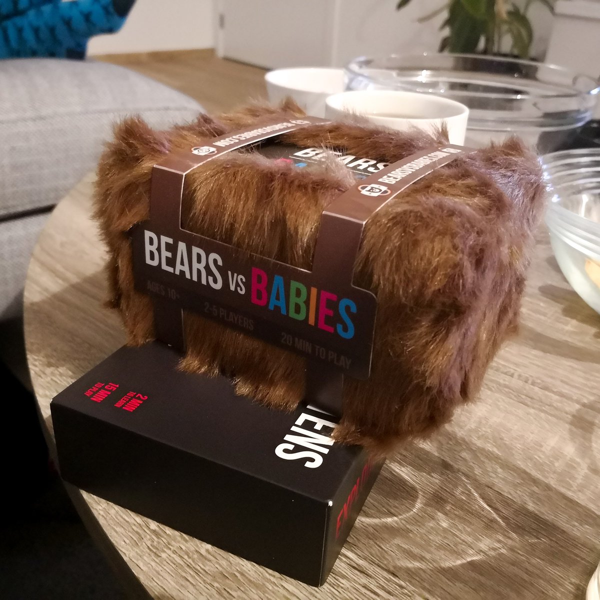 HelpAGamer's tweet image. Tonight it's all about food and destroying friendships. 😄🃏

#ExplodingKittens #BearsVsBabies #boardgames #friendship